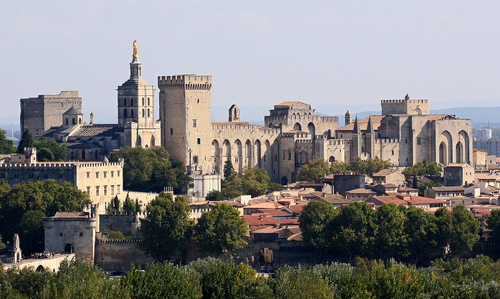 Avignon, à découvrir depuis le mas dans le Gard