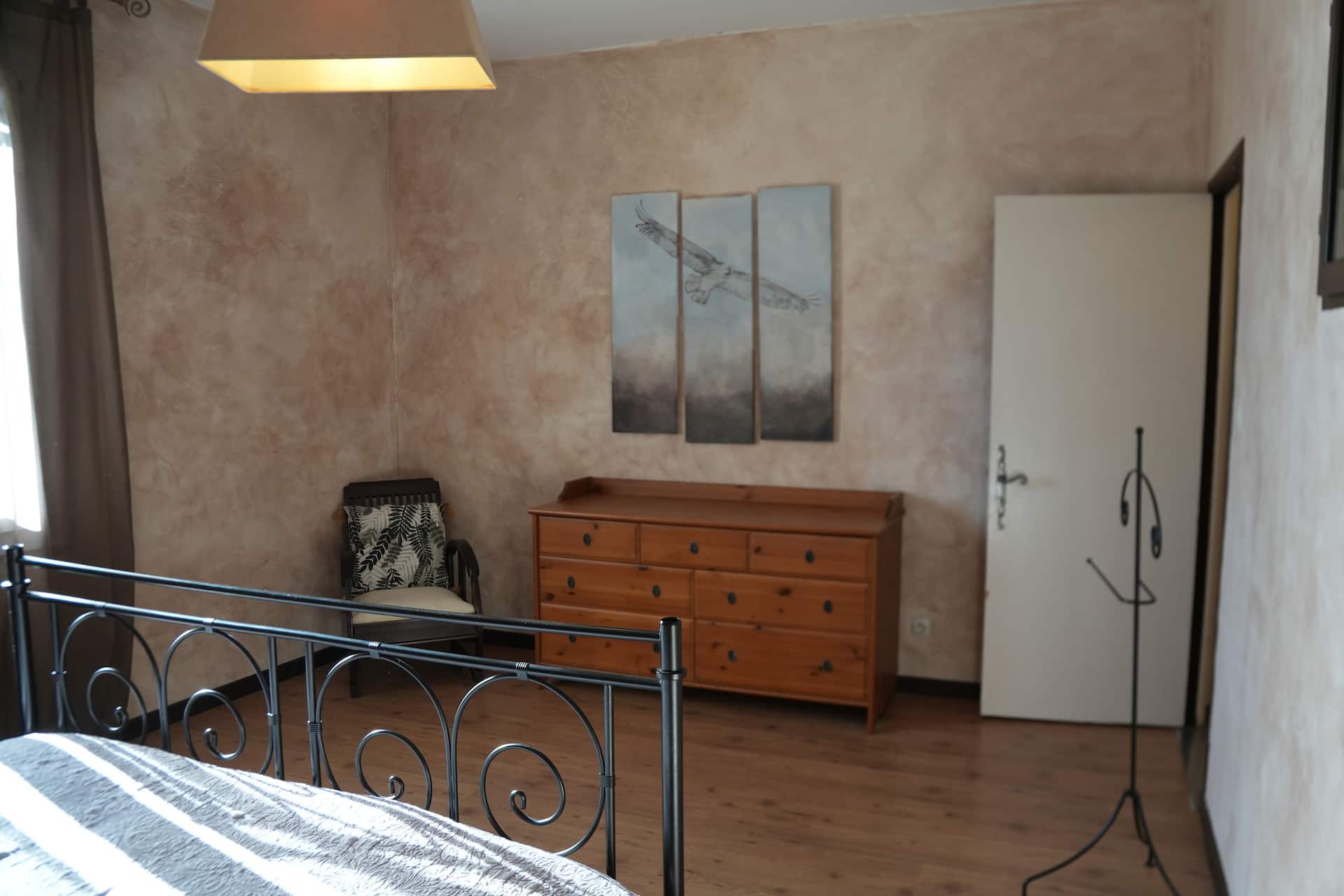 Les chambres — Huit chambres, onze lits, dans le mas et l'annexe.