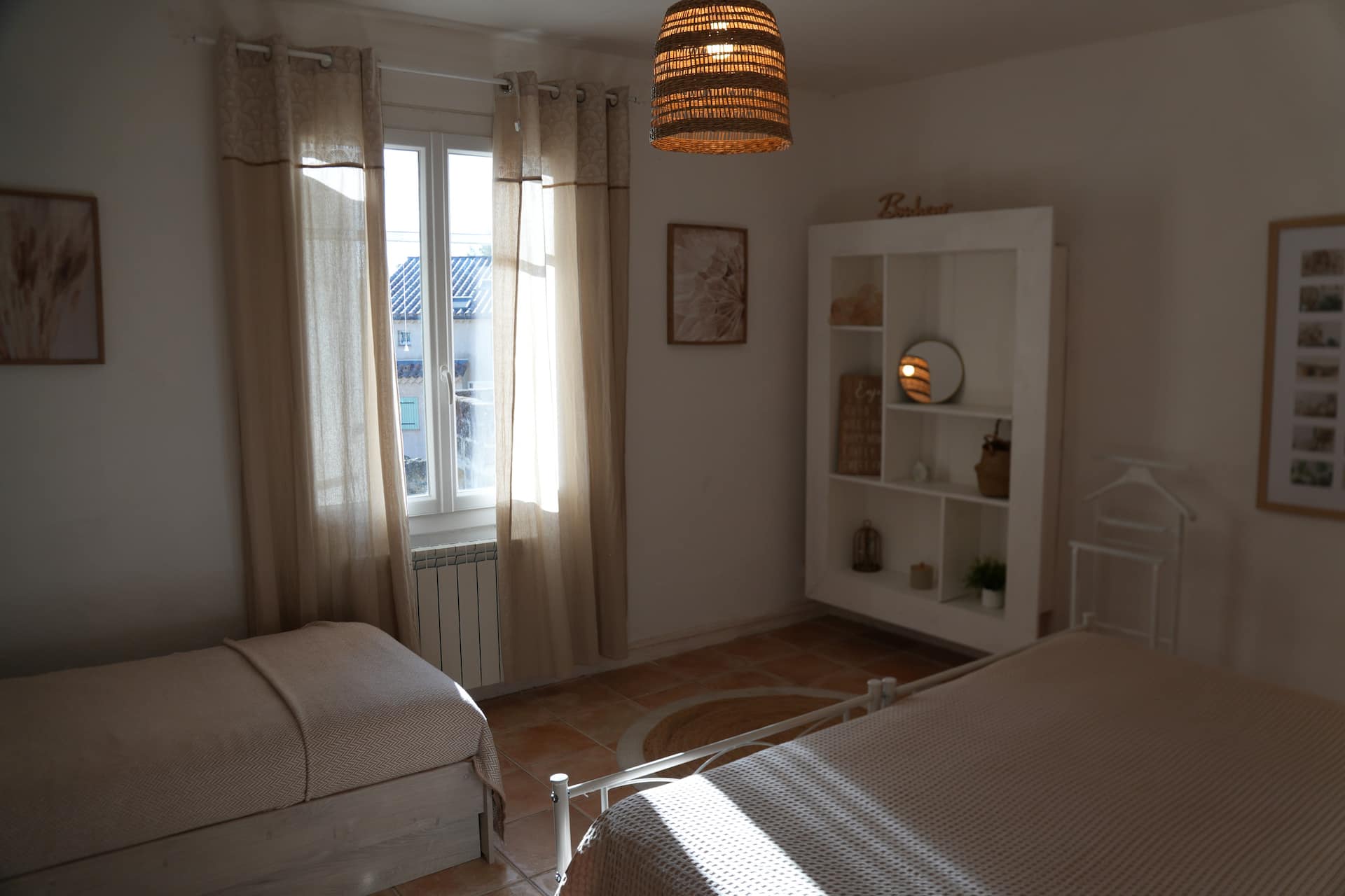 Chambre double — 1er étage — 1 lit double, mas familial près d'Uzès
