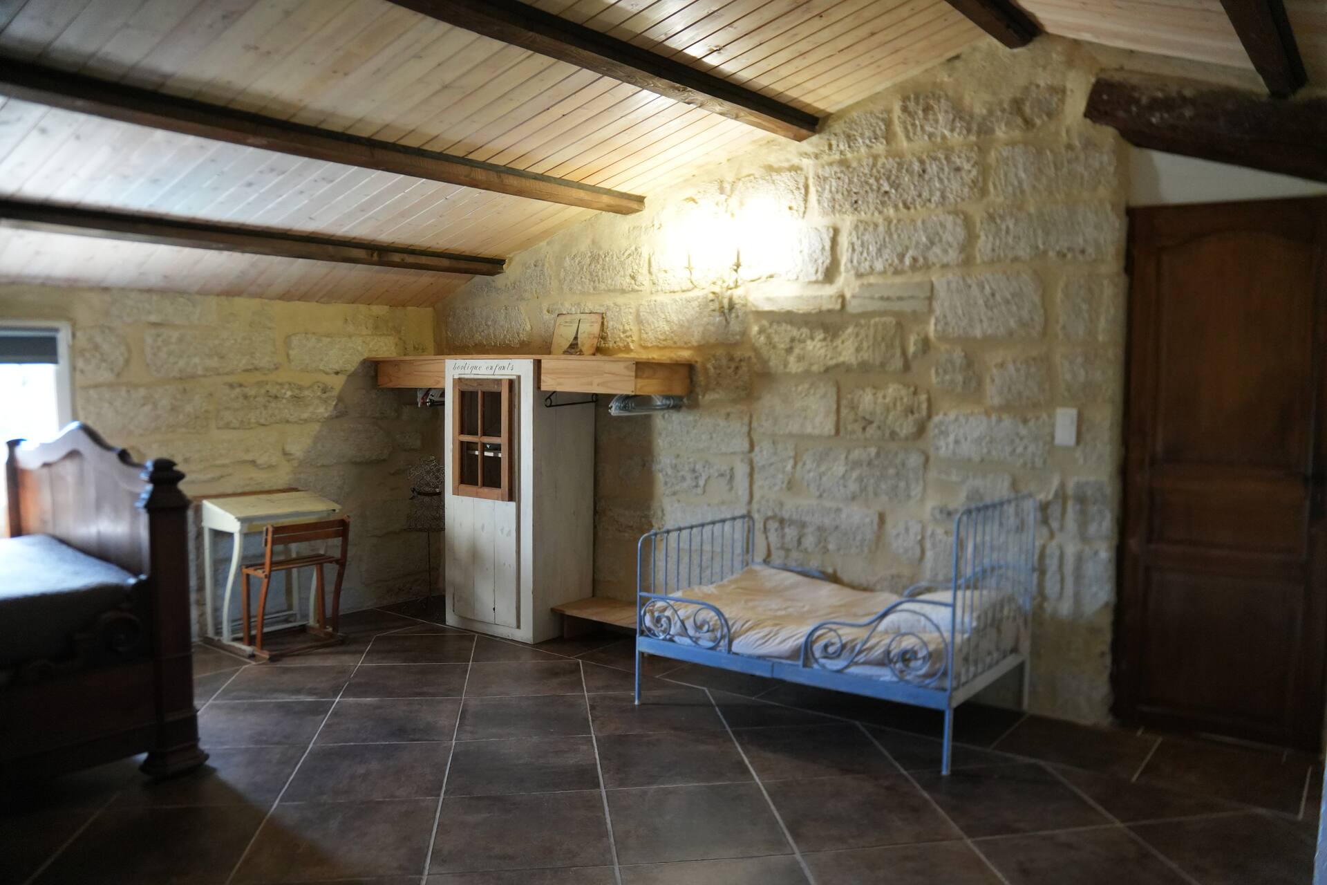 Chambre communicante B1 — 2e étage — 1 lit double, mas familial près d'Uzès