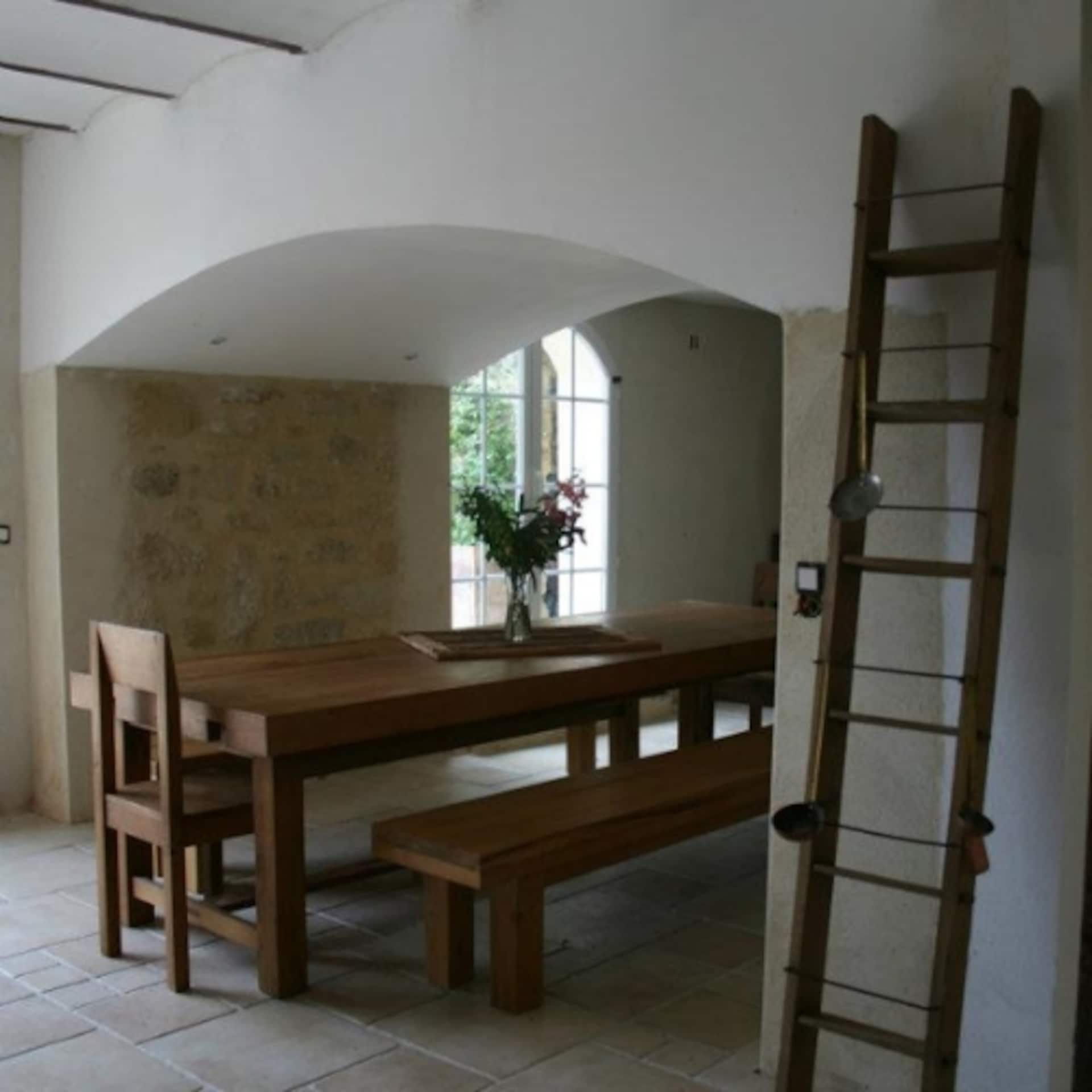 Seconde cuisine du mas et son coin repas, maison de vacances près d'Uzès